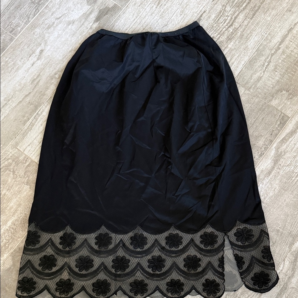 Vintage Saramae Black Floral Scallop Hem Women's Lingerie